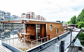 Houseboat Bonanza Prague